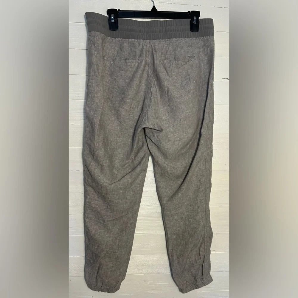 Athleta linen Cabo joggers, gray, women’s size 10. Zipper pockets. Cute!